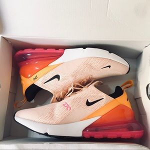 NIB NIKE AIR MAX 270 Washed Coral & Black Sz 10